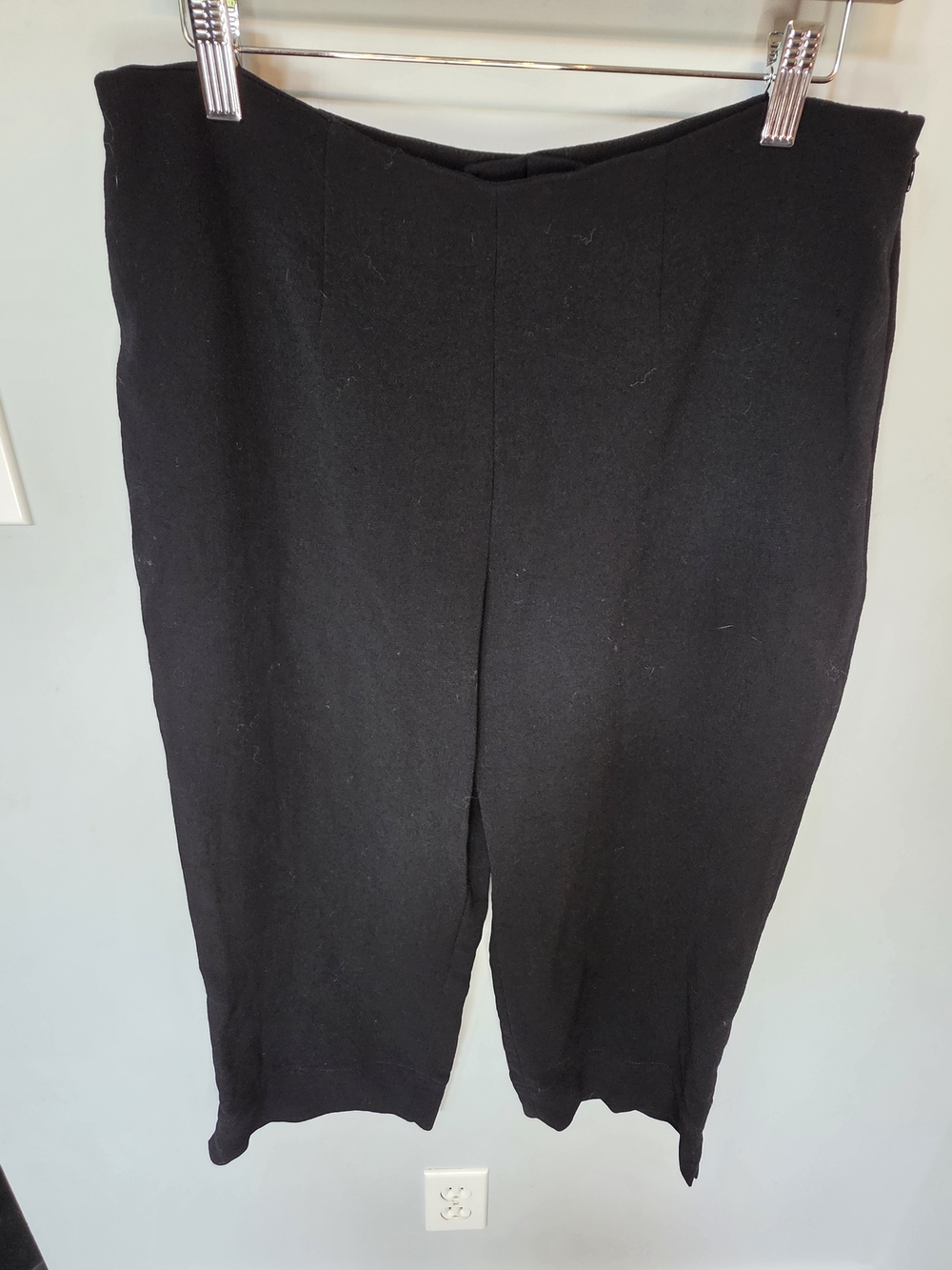 Escada Black Pure New Wool Capri Dress Pants Side Zip Bow Hem EU 44 US 14 Luxury
